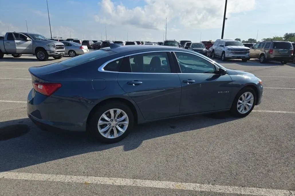 2024 Chevrolet Malibu 1LT photo 1