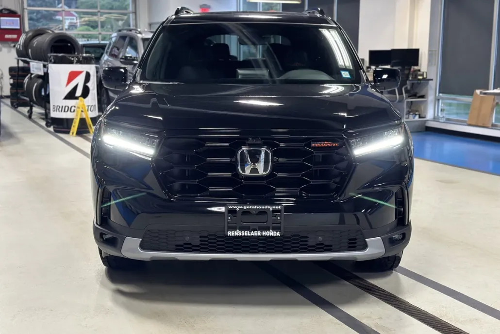 2025 Honda Pilot TrailSport photo 1