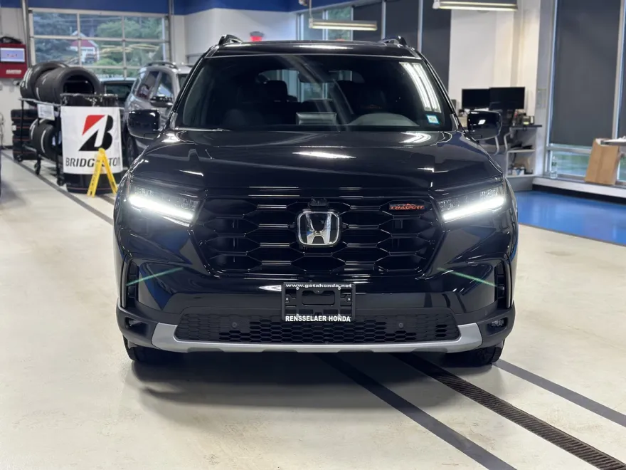 2025 Honda Pilot TrailSport photo 1