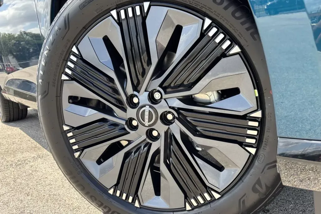 2025 Nissan Murano Platinum photo 1