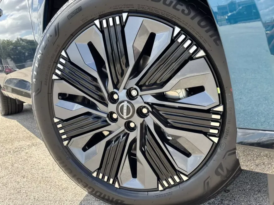 2025 Nissan Murano Platinum photo 1