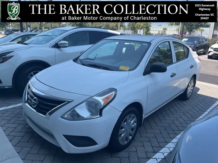 2015 Nissan Versa 1.6 Plus photo 1