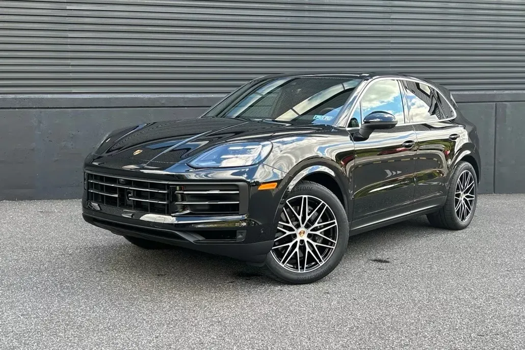 2025 Porsche Cayenne photo 1