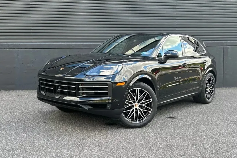 2025 Porsche Cayenne photo 1