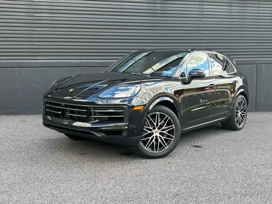 2025 Porsche Cayenne photo 1