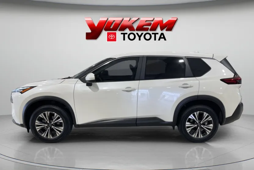 2023 Nissan Rogue SV photo 1
