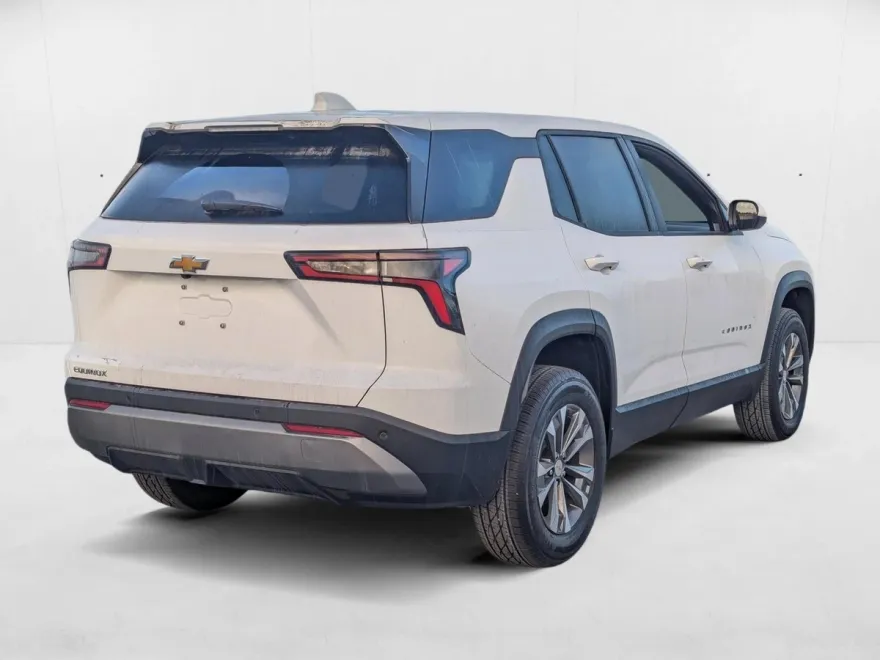 2025 Chevrolet Equinox LT photo 1