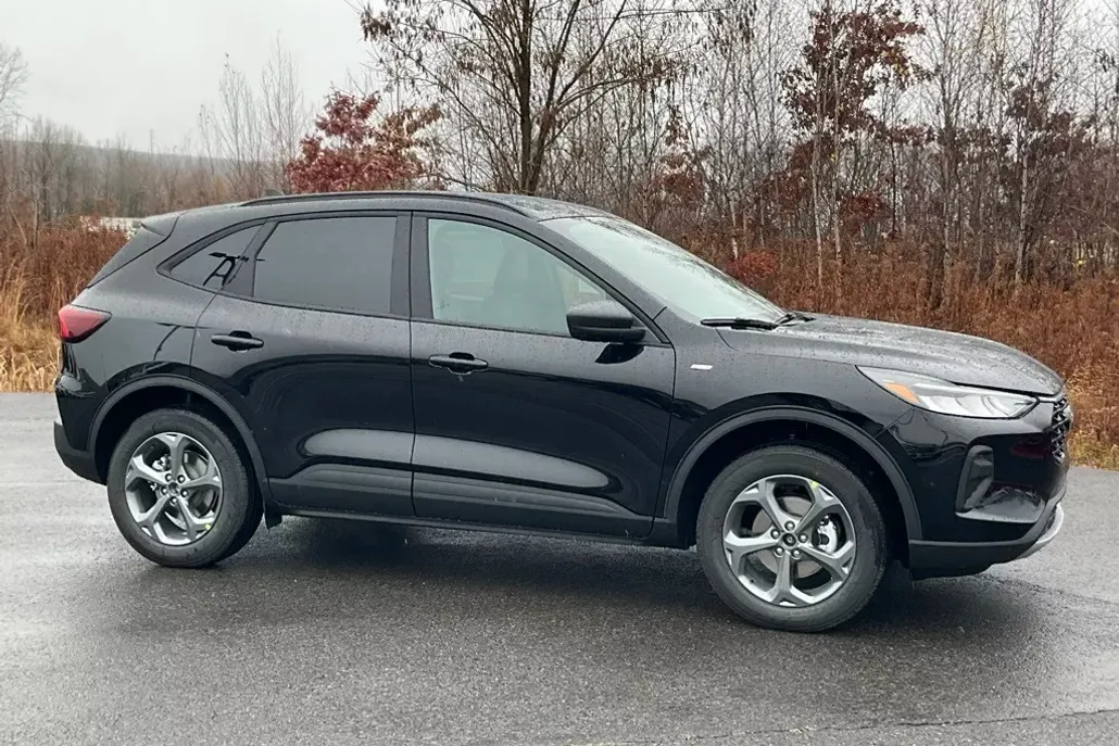 2025 Ford Escape ST-Line photo 1