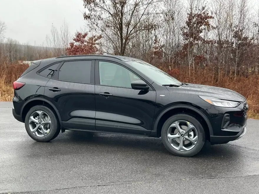 2025 Ford Escape ST-Line photo 1