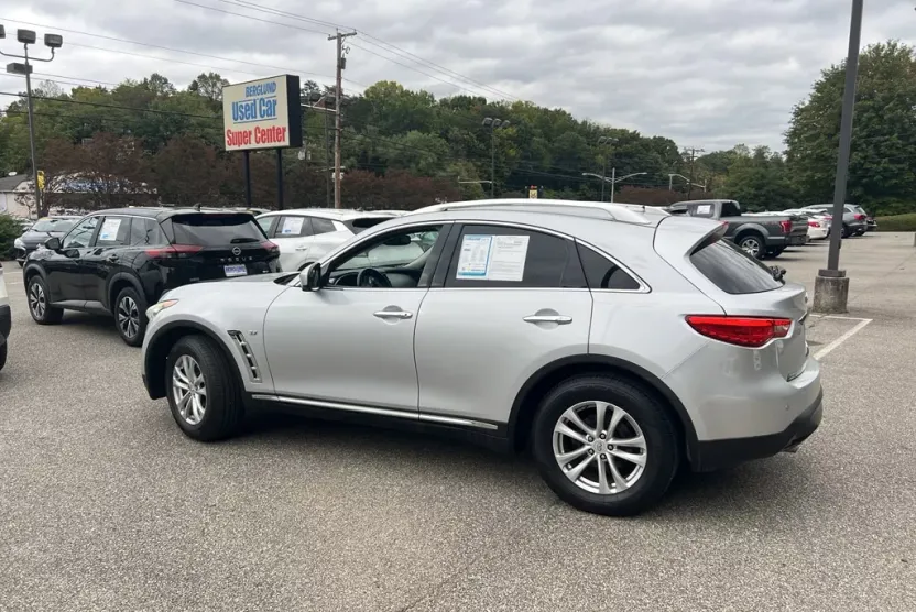 2016 Infiniti QX70 Base photo 1