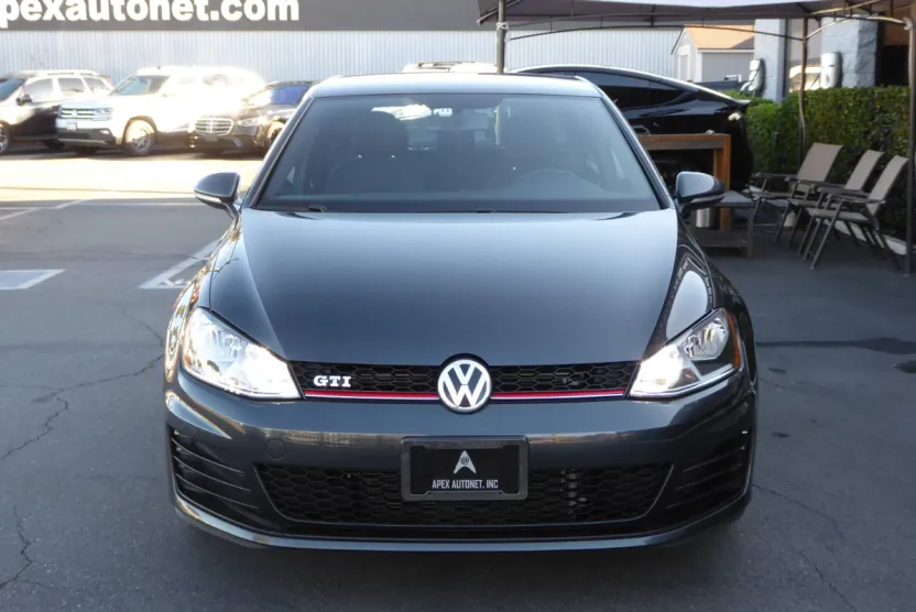 2017 Volkswagen Golf GTI photo 1