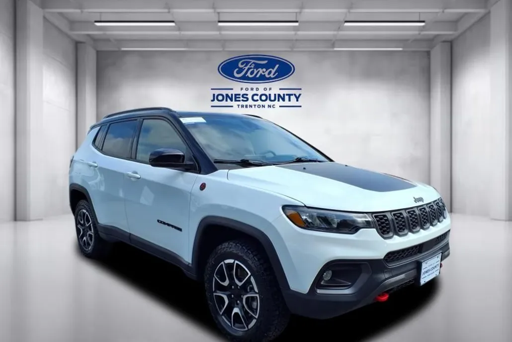 2024 Jeep Compass Trailhawk photo 1