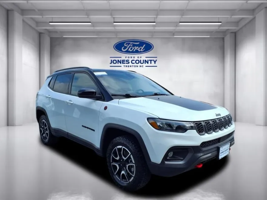 2024 Jeep Compass Trailhawk photo 1