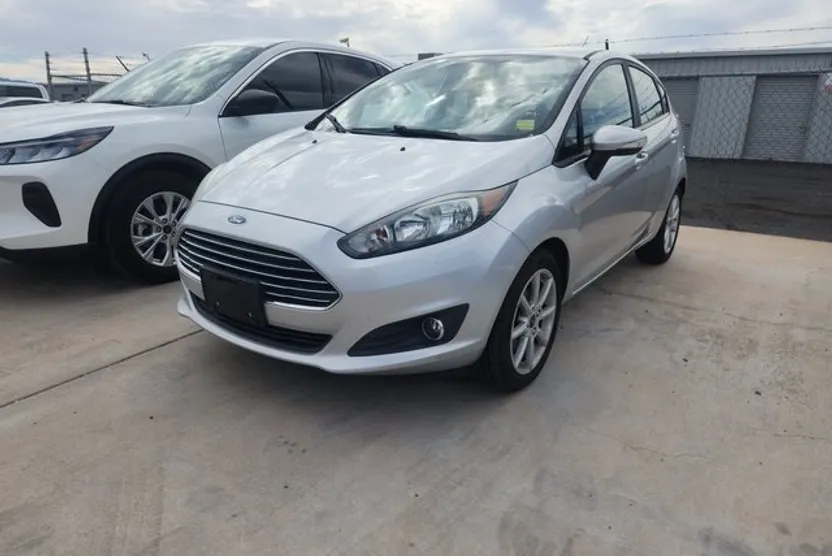 2016 Ford Fiesta SE photo 1