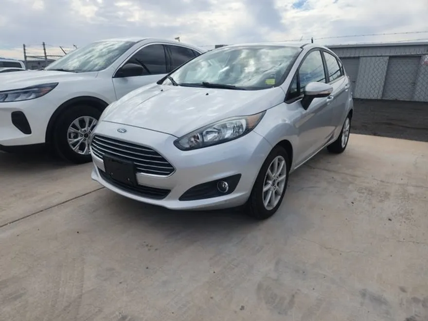 2016 Ford Fiesta SE photo 1
