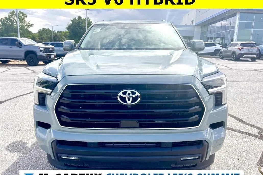 2024 Toyota Sequoia SR5 photo 1