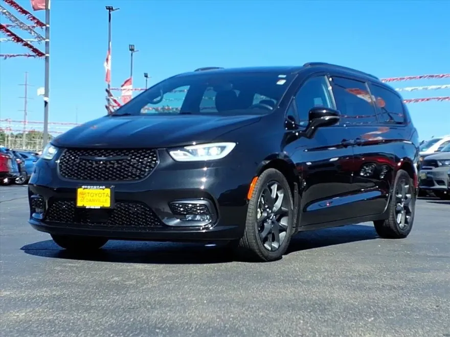 2021 Chrysler Pacifica Touring L photo 1