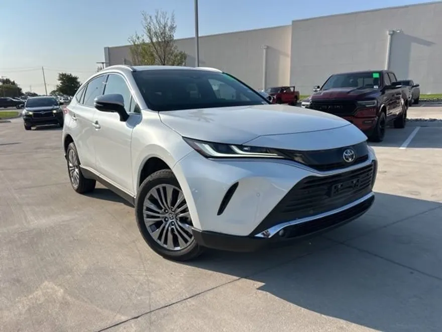 2023 Toyota Venza LE photo 1