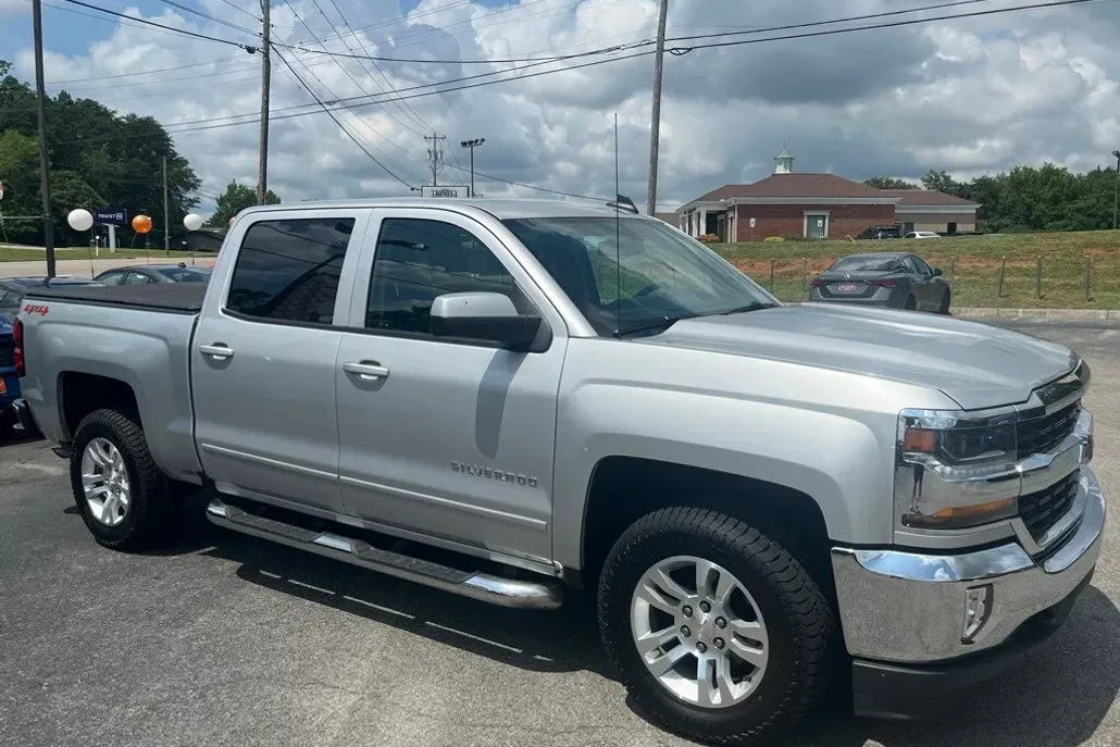 2018 Chevrolet Silverado 1500 LT photo 1