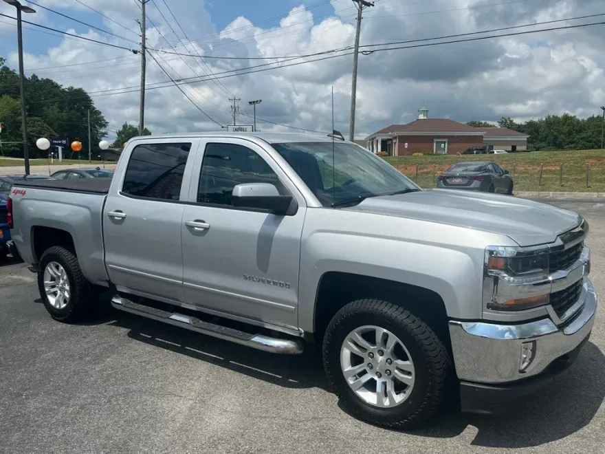 2018 Chevrolet Silverado 1500 LT photo 1
