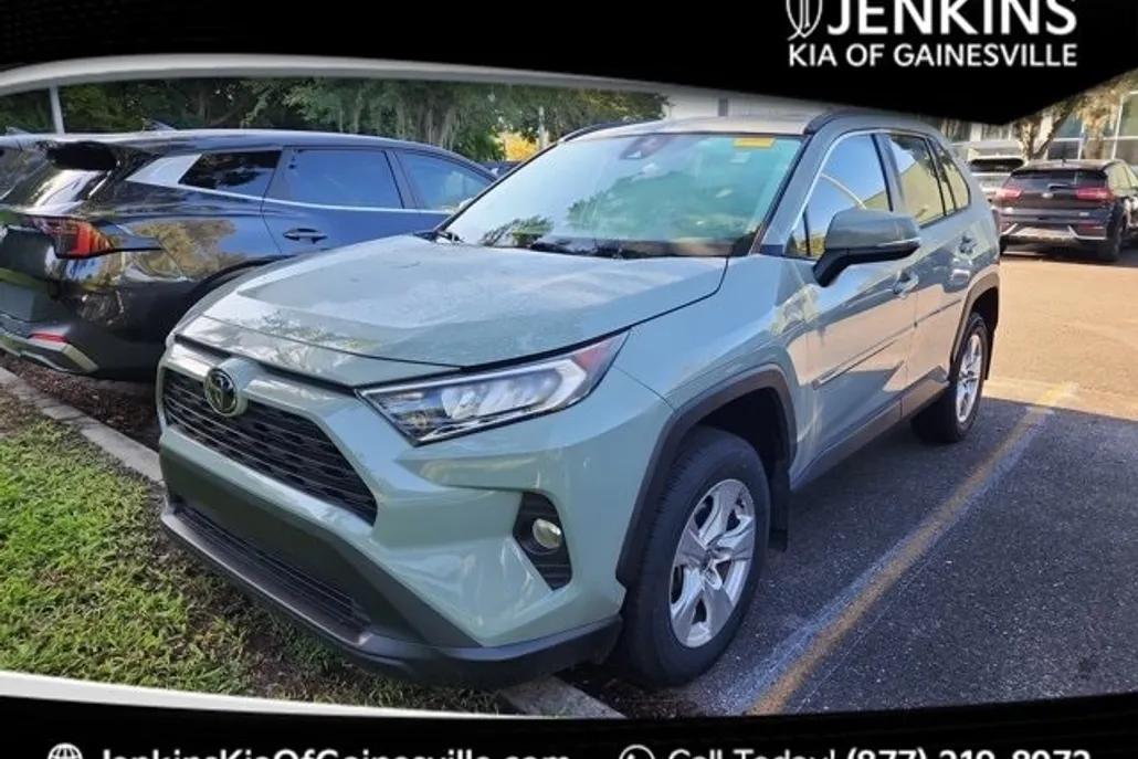 2021 Toyota RAV4 XLE photo 1