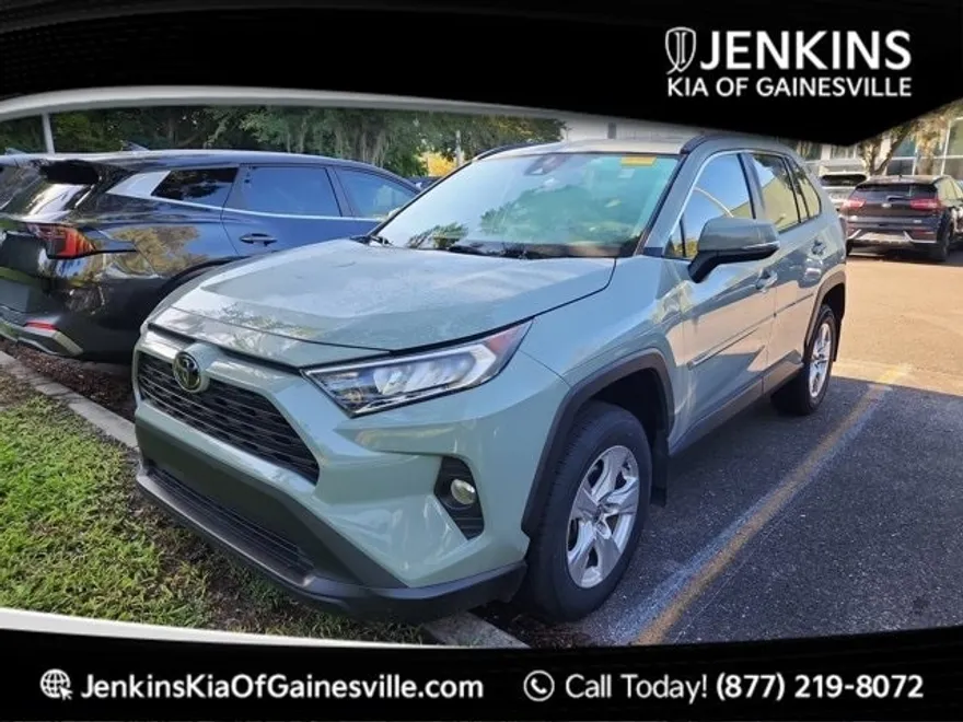 2021 Toyota RAV4 XLE photo 1