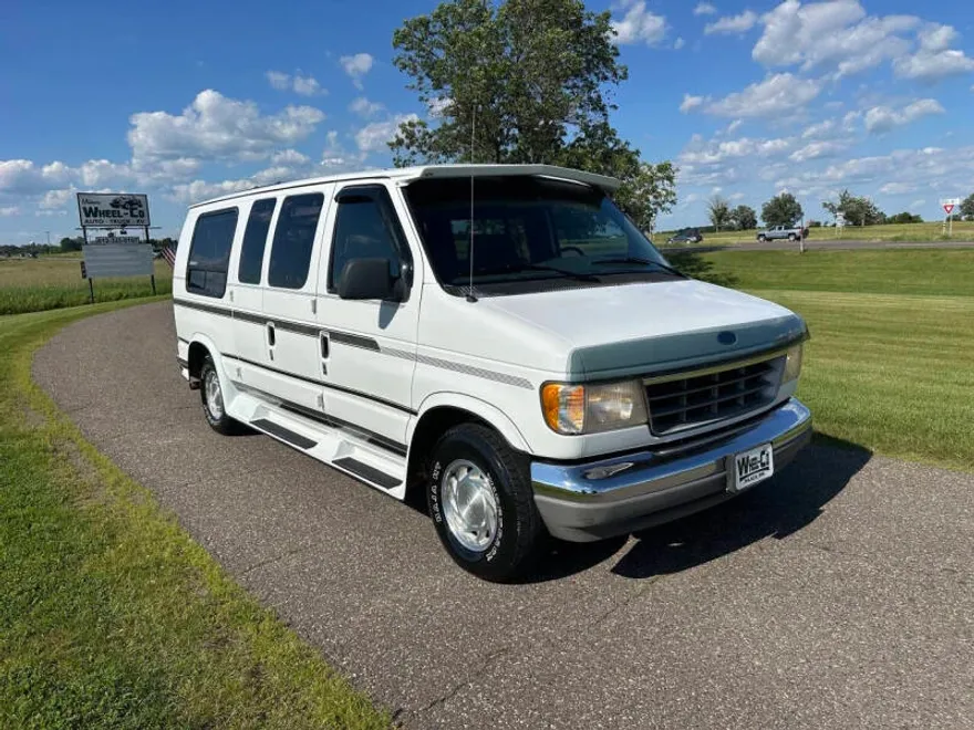 1994 Ford E-150 photo 1