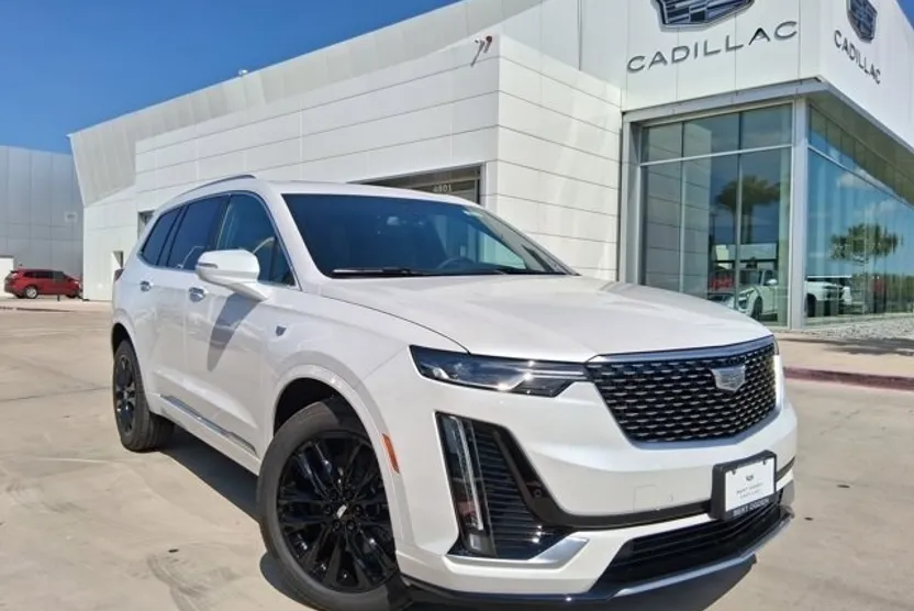 2025 Cadillac XT6 Luxury photo 1