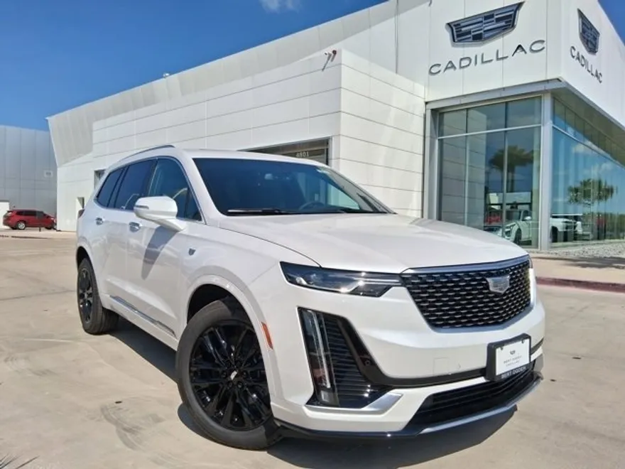 2025 Cadillac XT6 Luxury photo 1