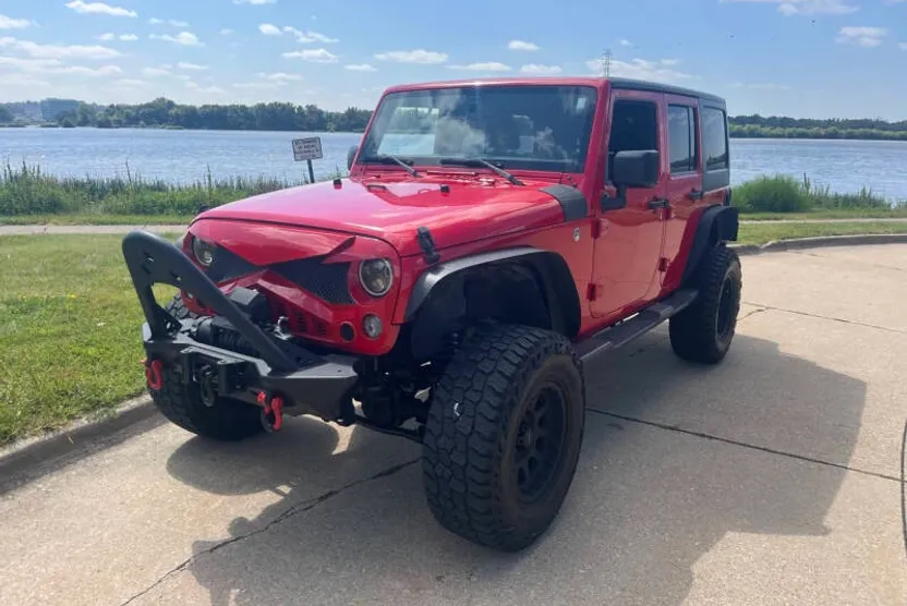 2016 Jeep Wrangler Unlimited Sahara photo 1