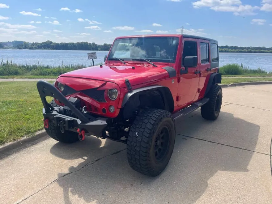 2016 Jeep Wrangler Unlimited Sahara photo 1