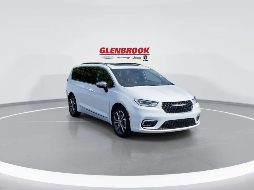 2025 Chrysler Pacifica Pinnacle photo 1