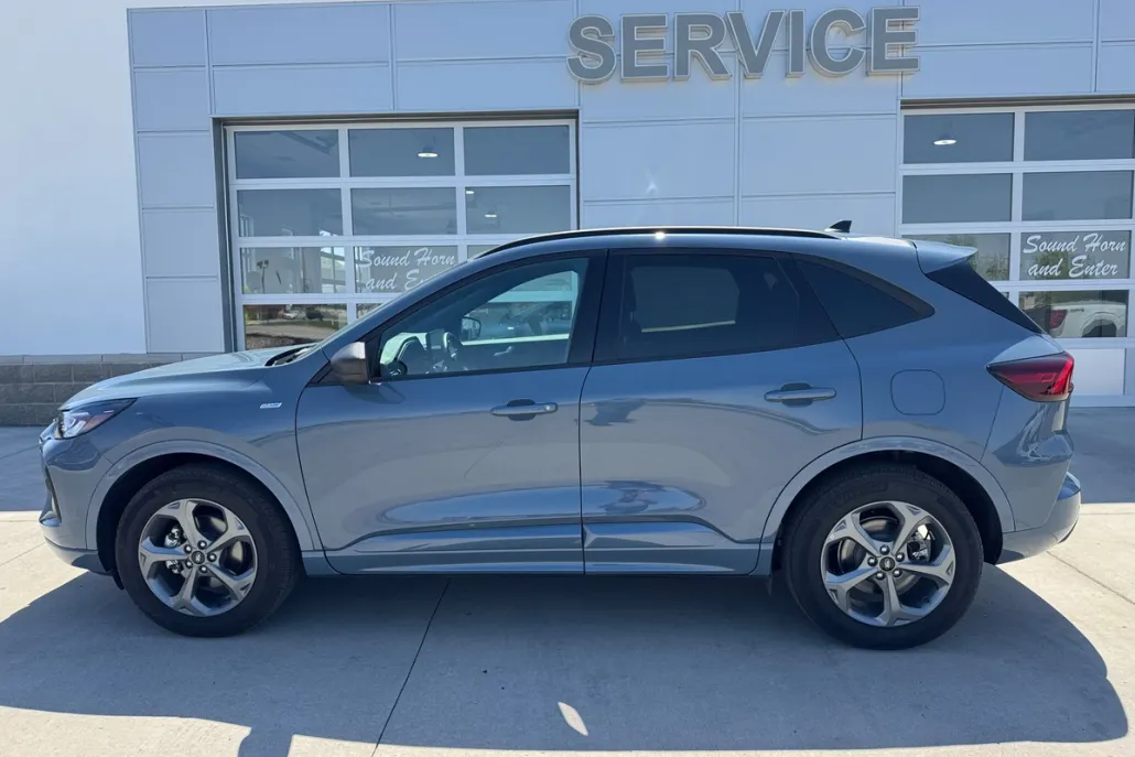2024 Ford Escape ST-Line photo 1