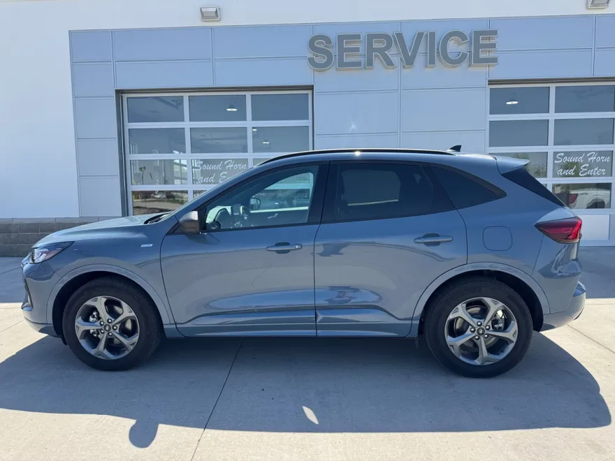 2024 Ford Escape ST-Line photo 1