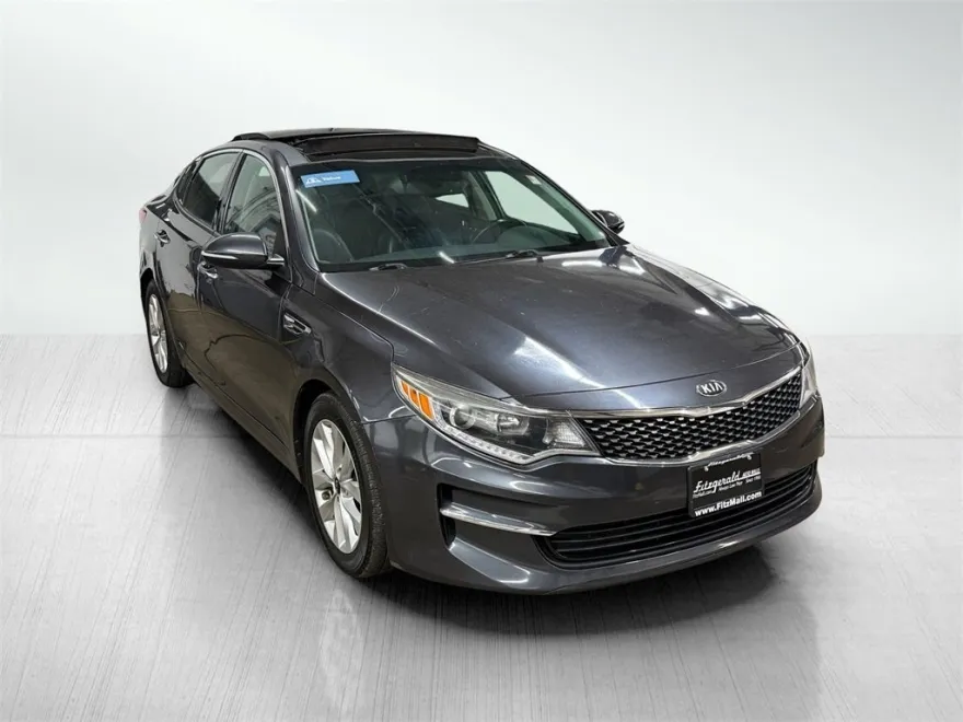 2018 Kia Optima EX photo 1