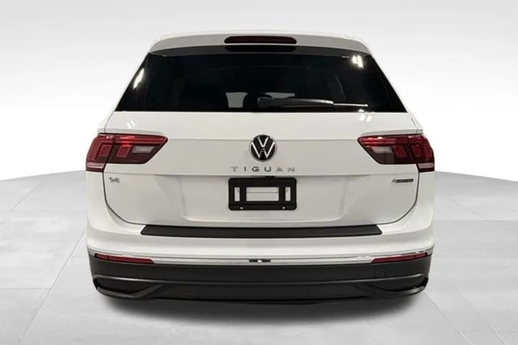 2022 Volkswagen Tiguan SE photo 1