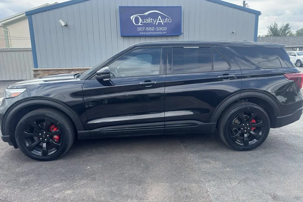 2021 Ford Explorer ST photo 1