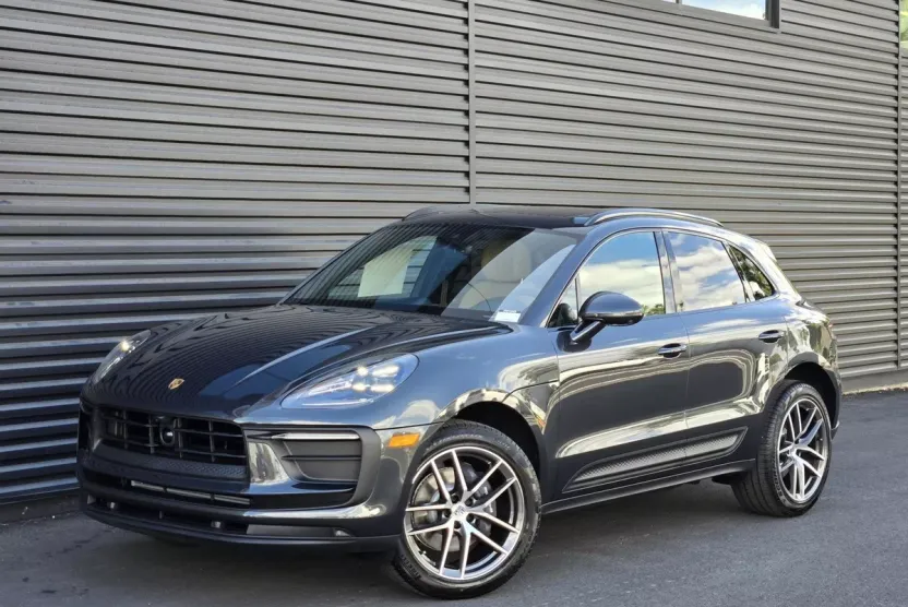 2026 Porsche Macan T photo 1