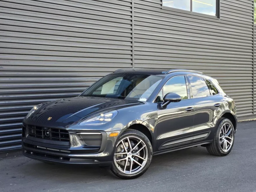 2026 Porsche Macan T photo 1