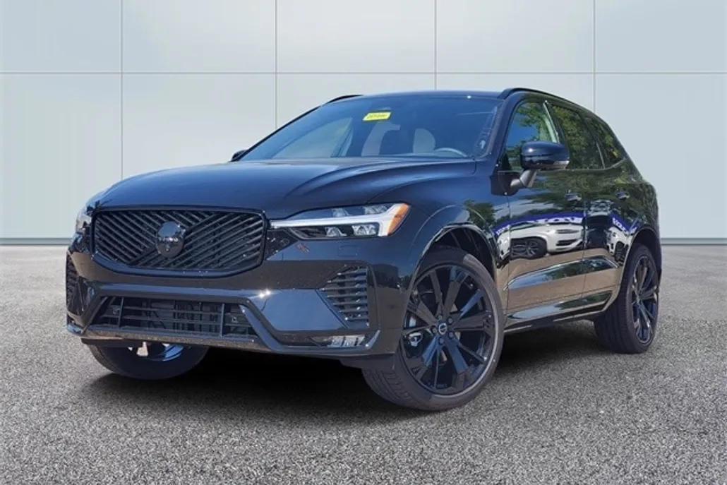 2026 Volvo XC60 B5 Black Edition photo 1
