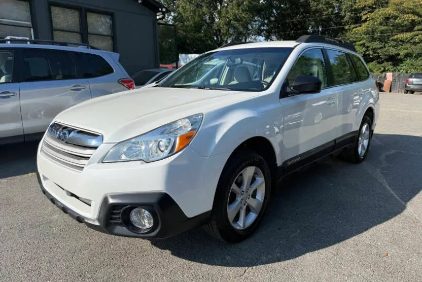 2014 Subaru Outback 2.5i photo 1