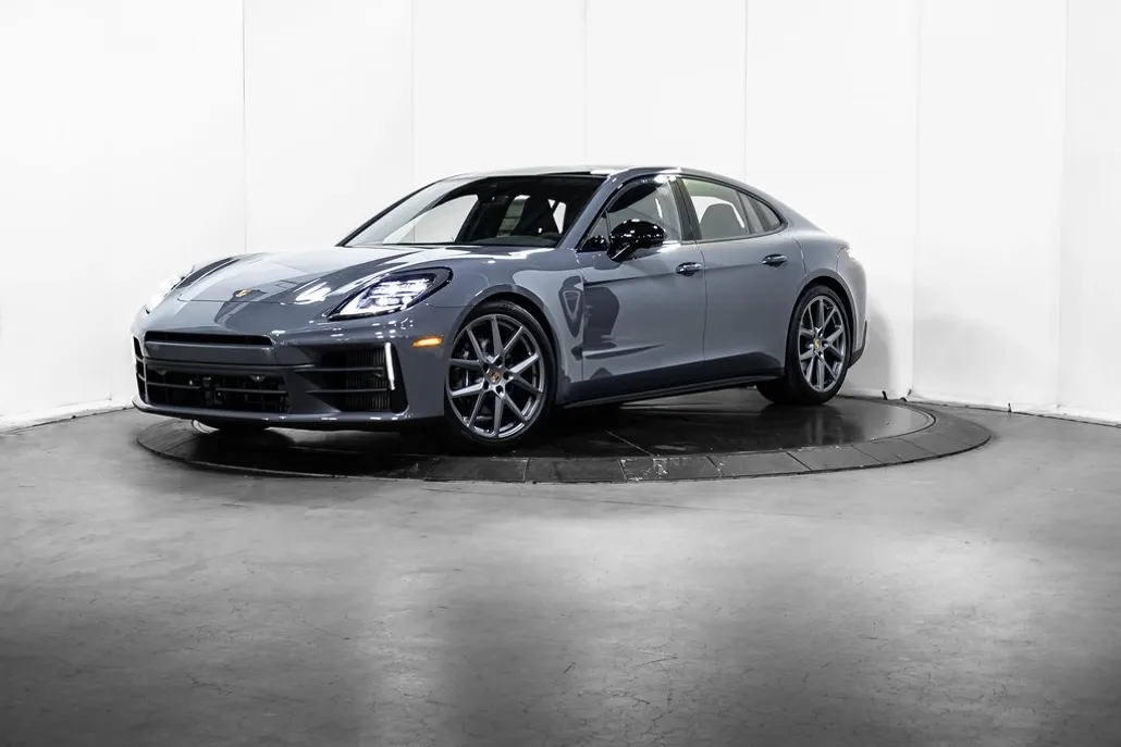 2025 Porsche Panamera photo 1