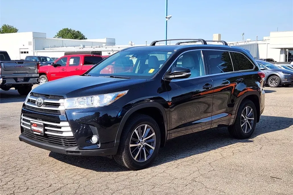 2017 Toyota Highlander XLE photo 1