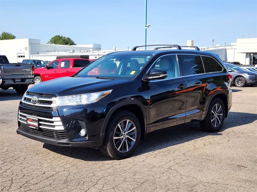 2017 Toyota Highlander XLE photo 1