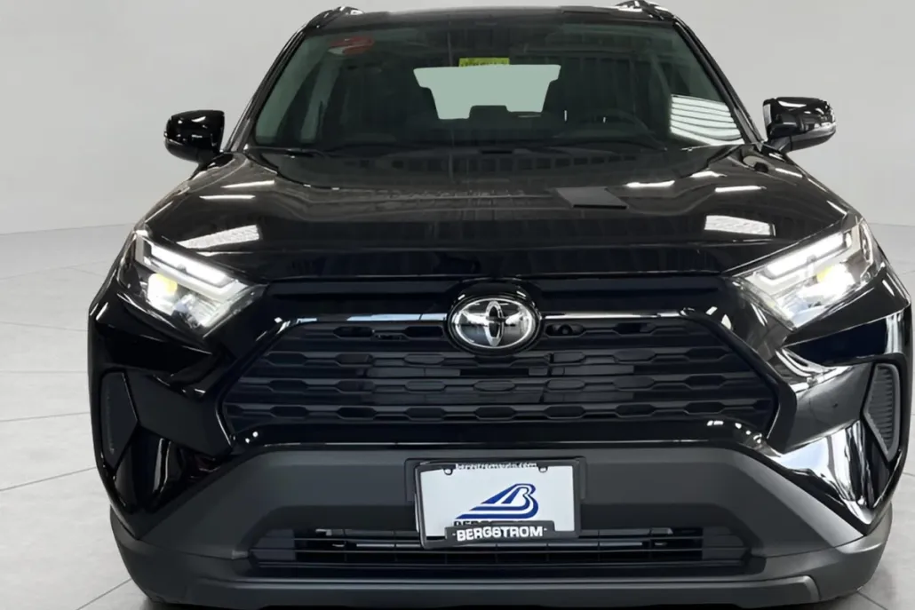 2025 Toyota RAV4 XLE photo 1