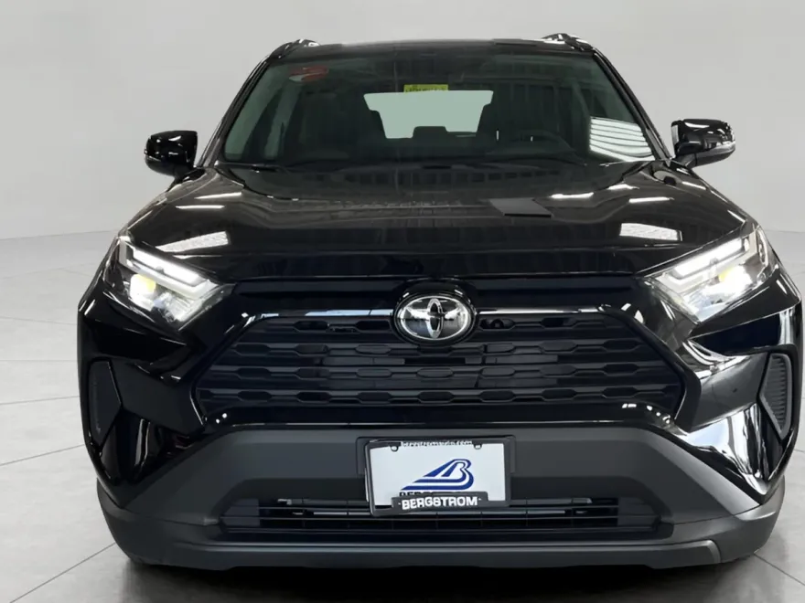 2025 Toyota RAV4 XLE photo 1