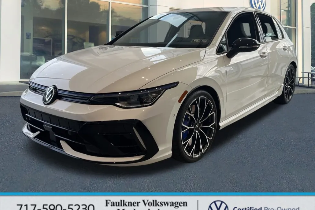 2025 Volkswagen Golf R 2.0 TSI photo 1