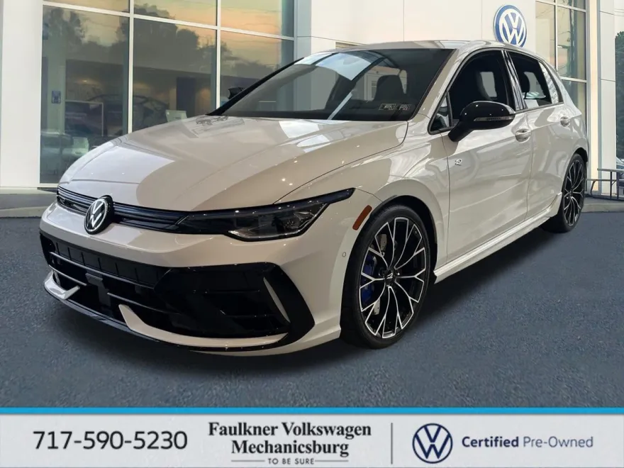2025 Volkswagen Golf R 2.0 TSI photo 1