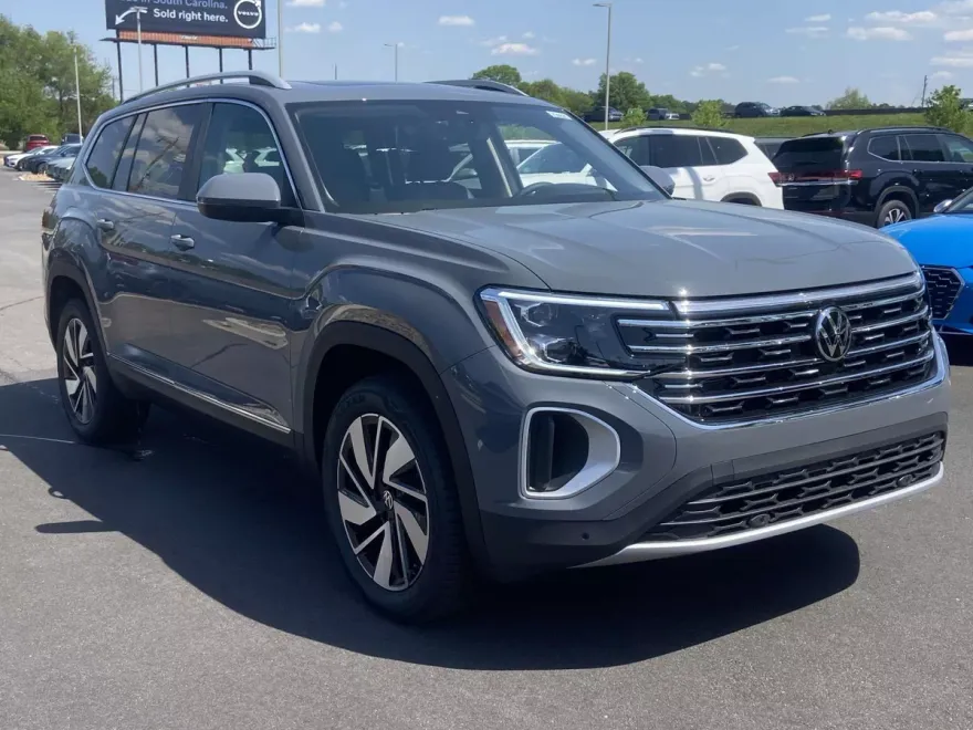 2025 Volkswagen Atlas SEL photo 1