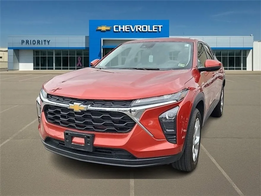 2024 Chevrolet Trax LS photo 1